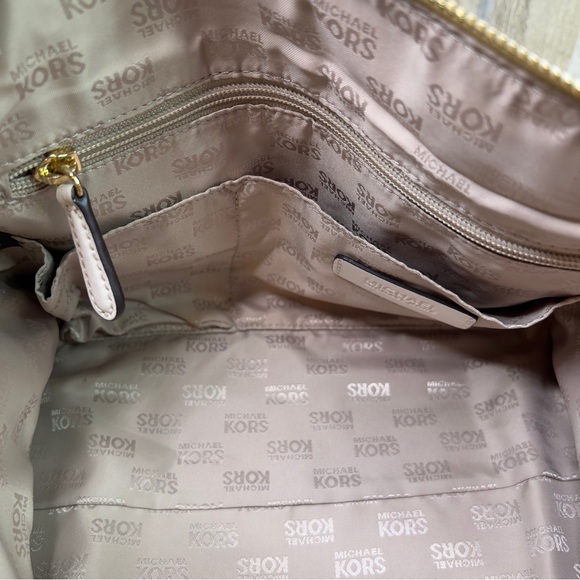 Michael Kors 12”x7”x8” Large Zippered Tote Bag Crossbody Strap Multiple pockets - Picture 13 of 15